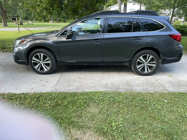 Used 2018 Subaru Outback 2.5i Limited AWD/4WD image 1