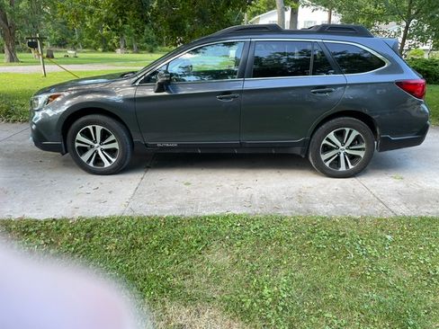 Used 2018 Subaru Outback 2.5i Limited AWD/4WD image 1