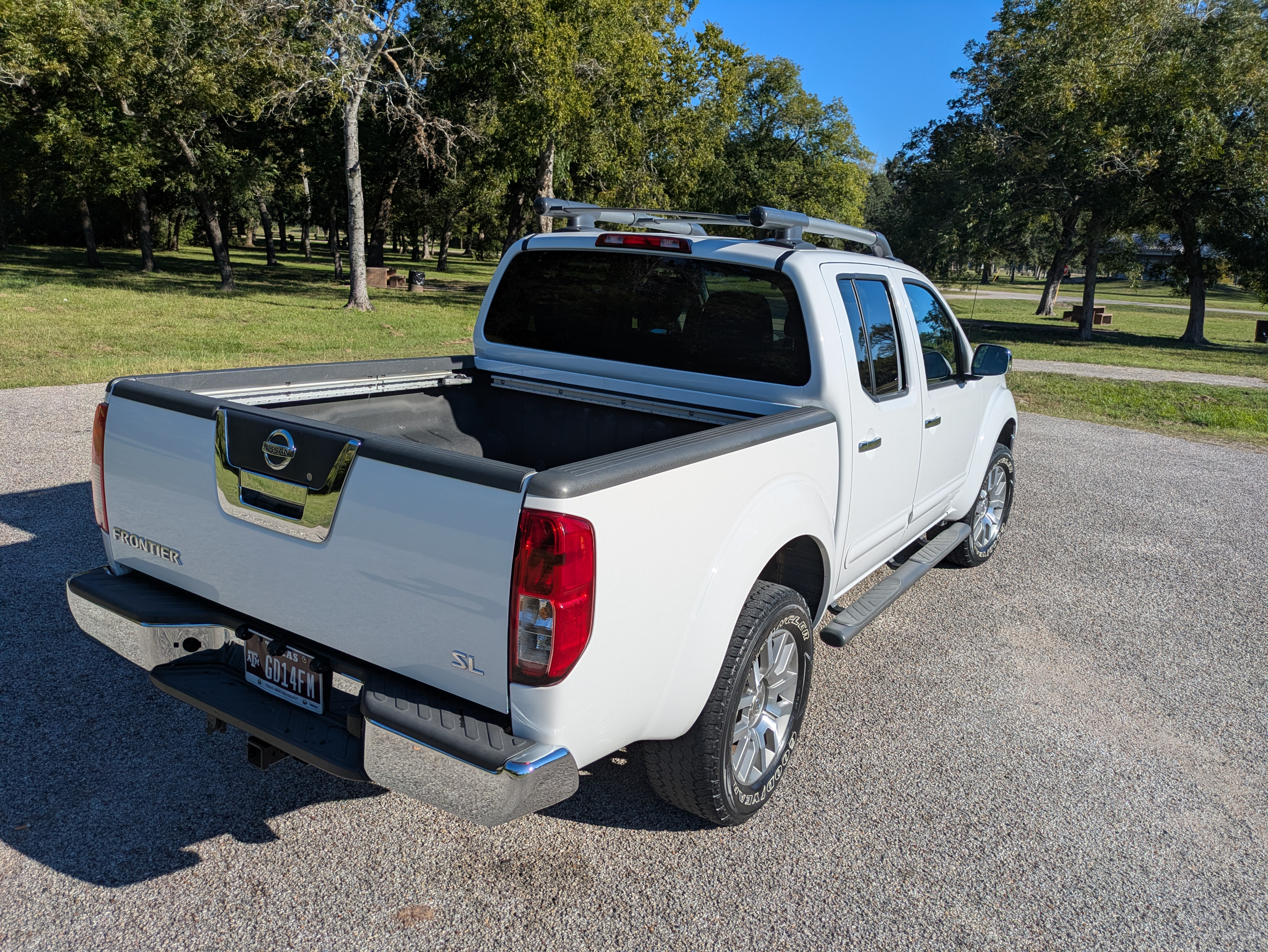 Used 2012 Nissan Frontier SL RWD image 11
