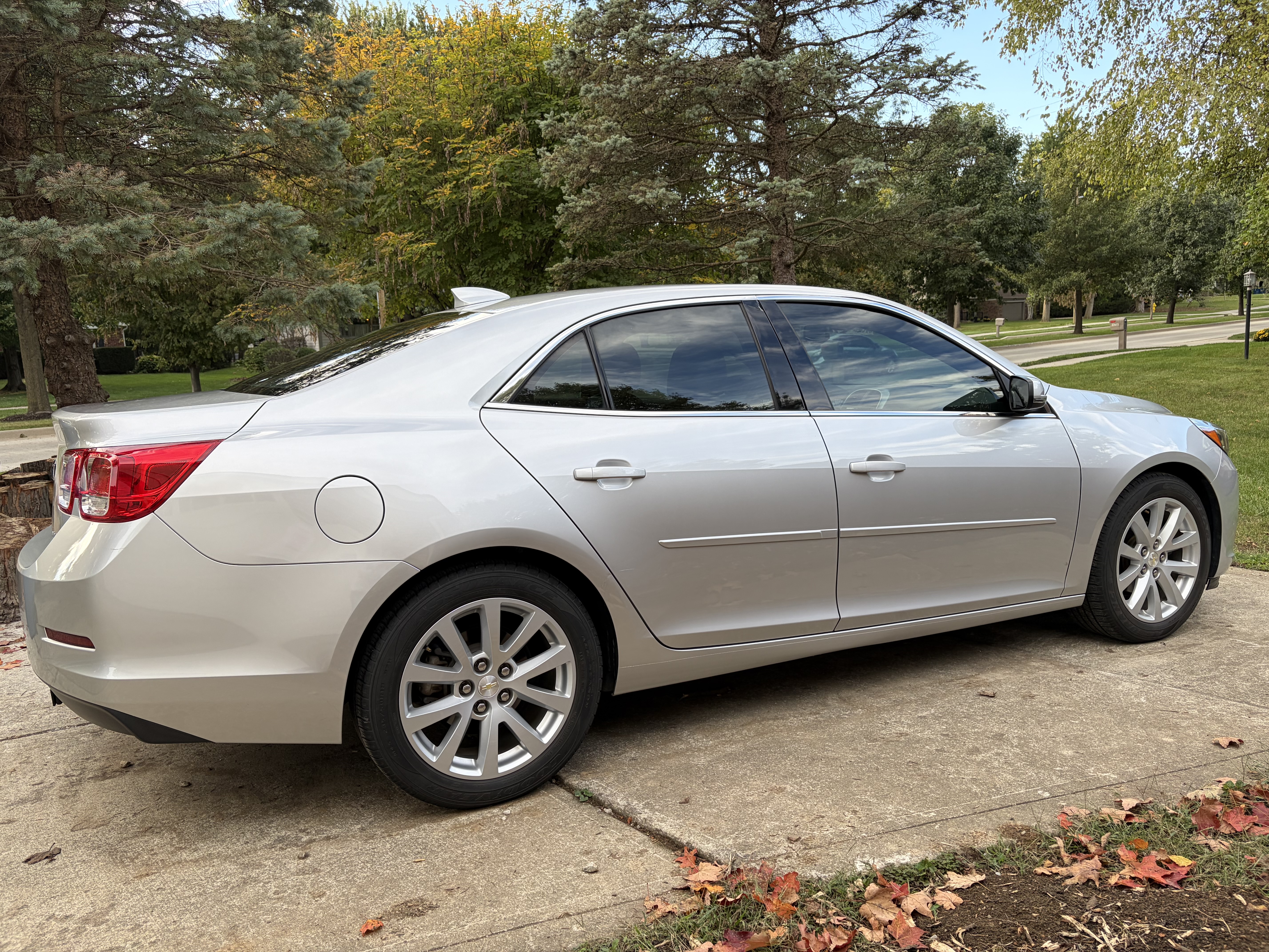 Used 2015 Chevrolet Malibu LT w/ Leather Package FWD image 6