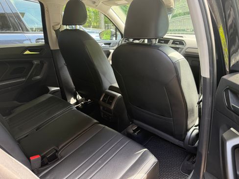 Used 2022 Volkswagen Tiguan SE FWD image 11