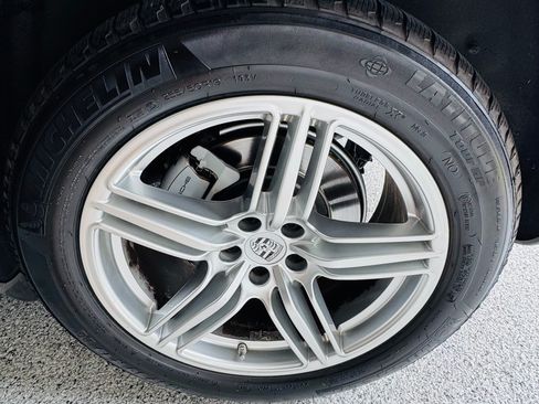 Used 2017 Porsche Macan S AWD/4WD image 26