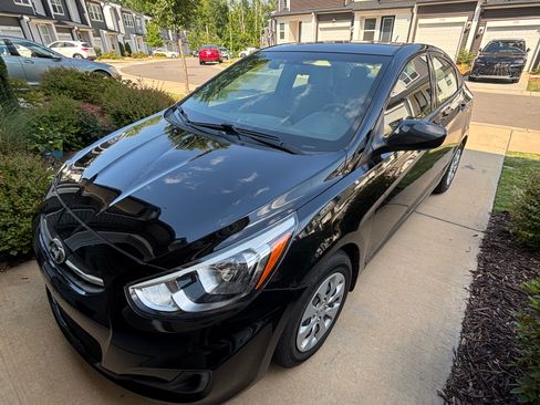 Used 2016 Hyundai Accent SE FWD image 1