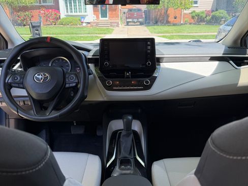Used 2022 Toyota Corolla LE FWD image 11