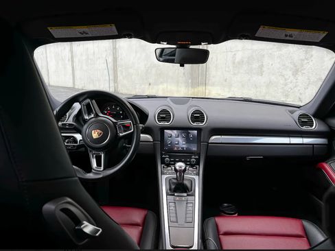 Used 2018 Porsche 718 Cayman image 5