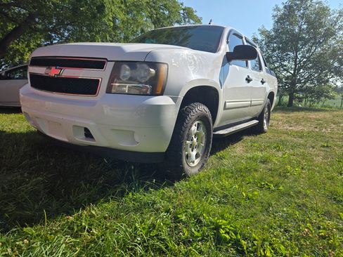 Used 2010 Chevrolet Avalanche LS AWD/4WD image 4