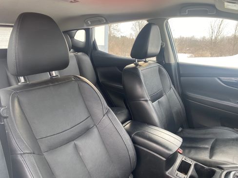 Used 2017 Nissan Rogue Sport SL image 6