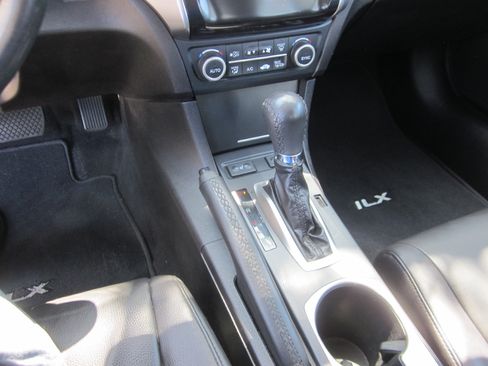 Used 2017 Acura ILX FWD image 10