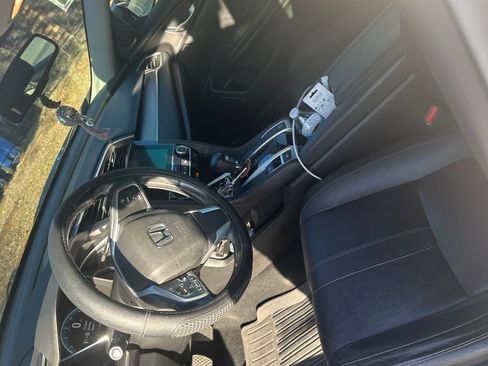 Used 2018 Honda Civic EX-L image 10