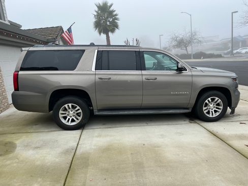 Used 2018 Chevrolet Suburban LT image 5