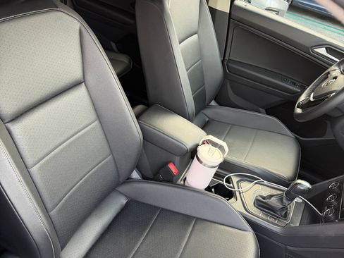 Used 2021 Volkswagen Tiguan SE image 11