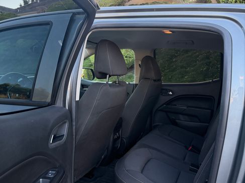 Used 2022 Chevrolet Colorado LT w/ Safety Package RWD image 8