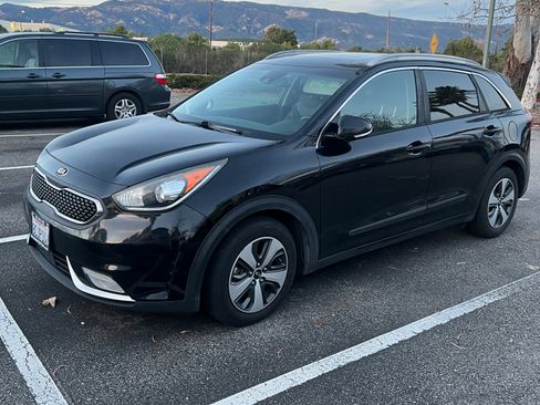 Used 2017 Kia Niro EX image 4