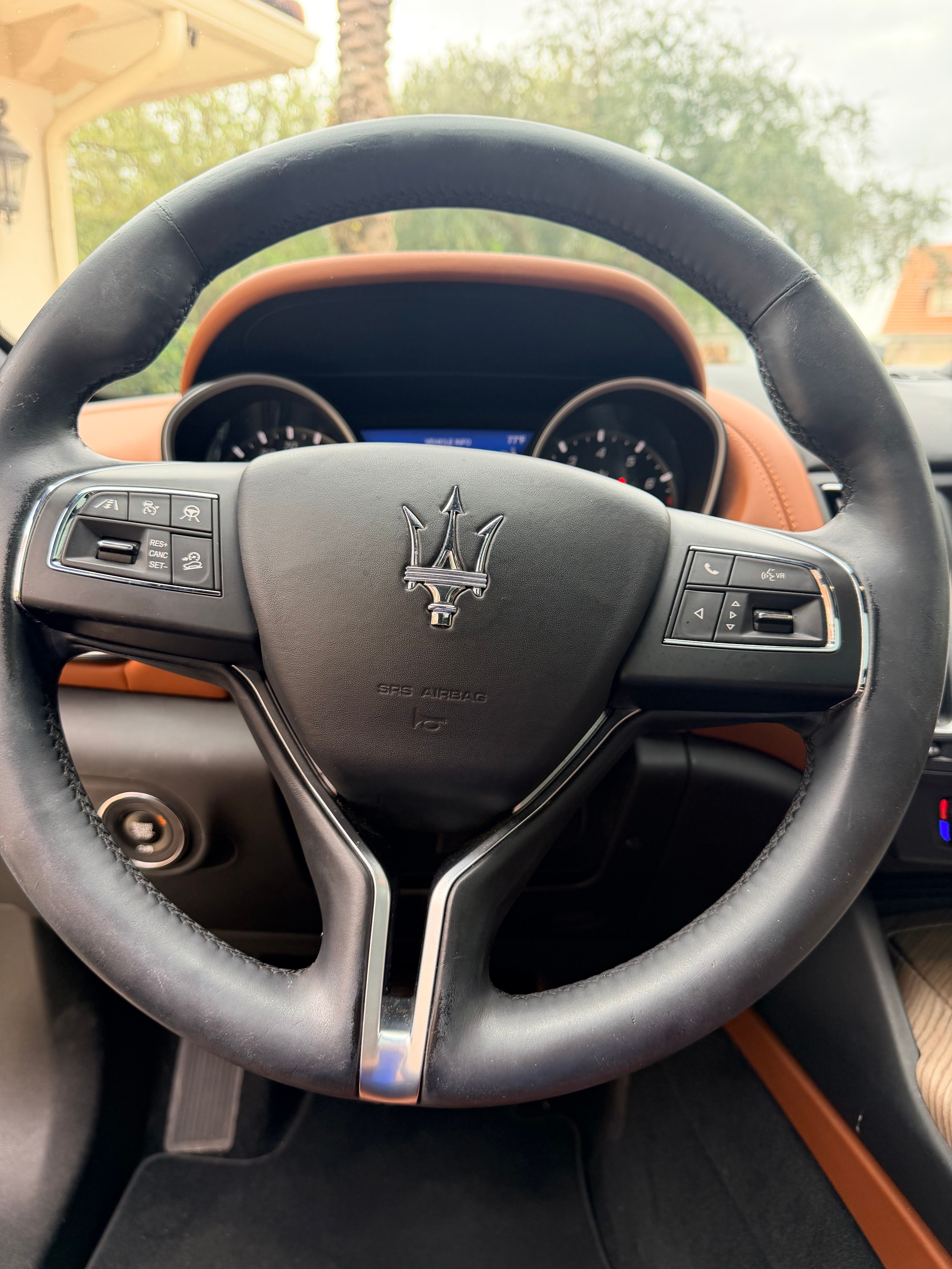 Used 2020 Maserati Levante GranLusso AWD/4WD image 11