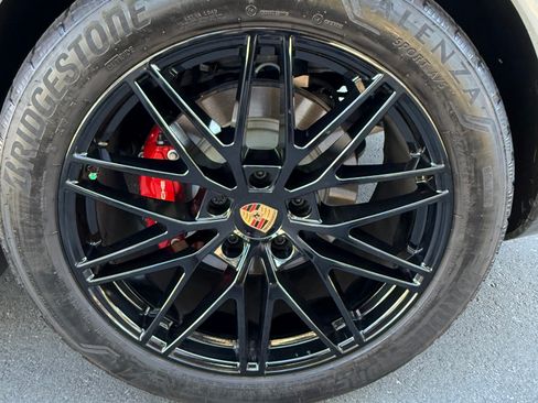 Used 2025 Porsche Cayenne S image 9