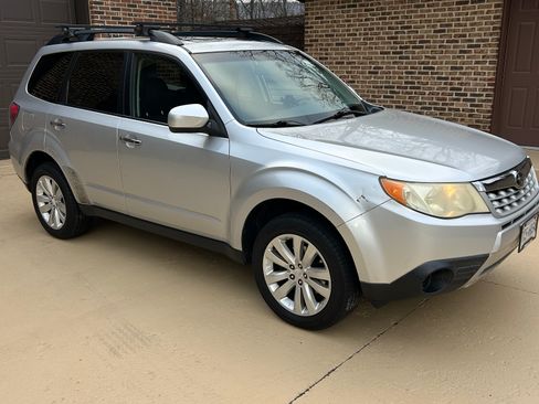 Used 2011 Subaru Forester 2.5X Premium w/ All-Weather Pkg image 5