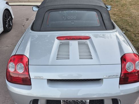 Used 2005 Toyota MR2 image 10