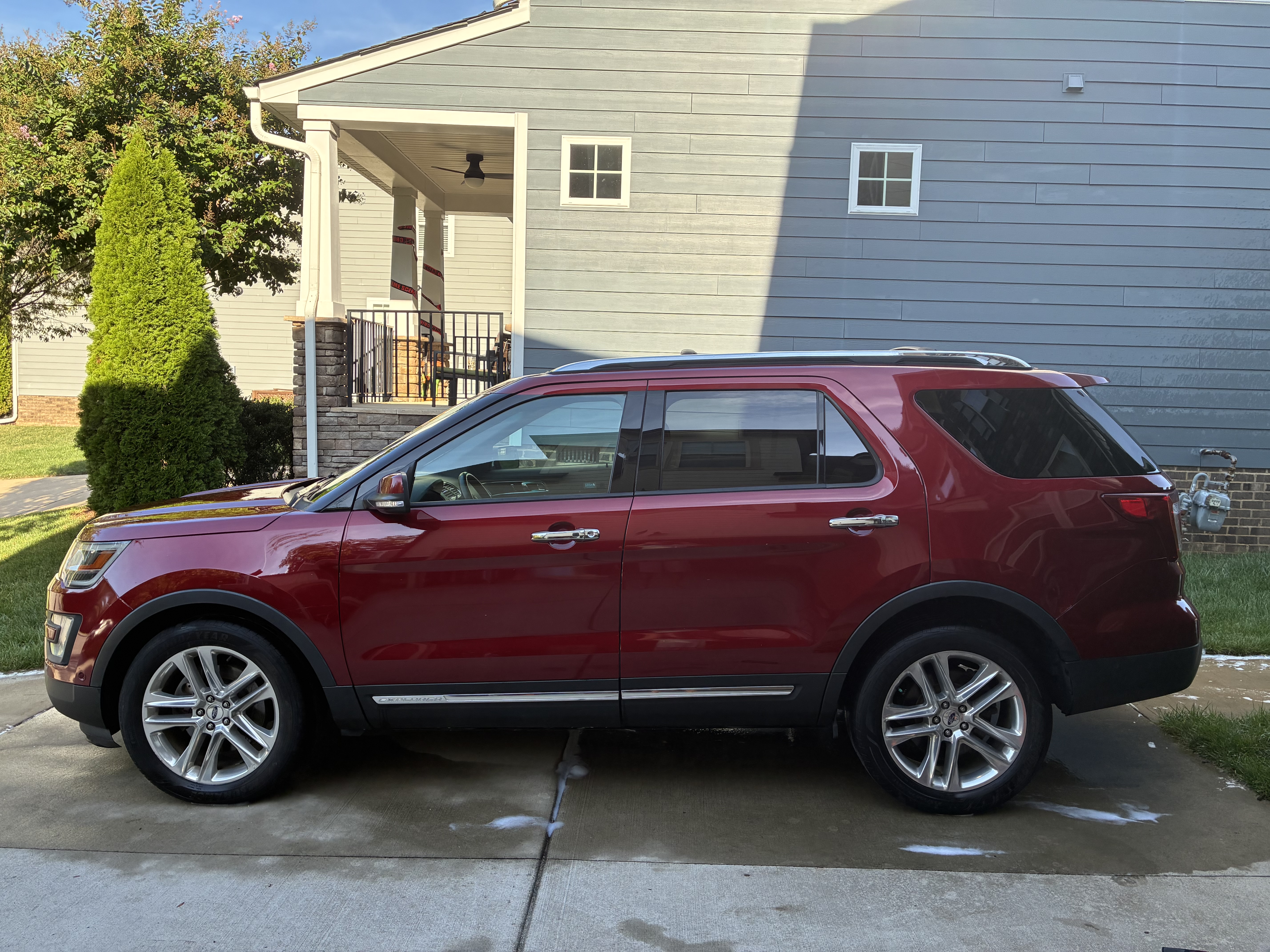 Used 2017 Ford Explorer Limited w/ Equipment Group 301A AWD/4WD image 5