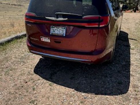 Used 2022 Chrysler Pacifica Touring-L FWD image 2