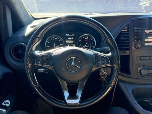 Used 2020 Mercedes-Benz Metris image 4