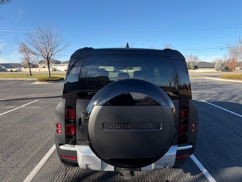 Used 2025 Land Rover Defender 110 S image 6