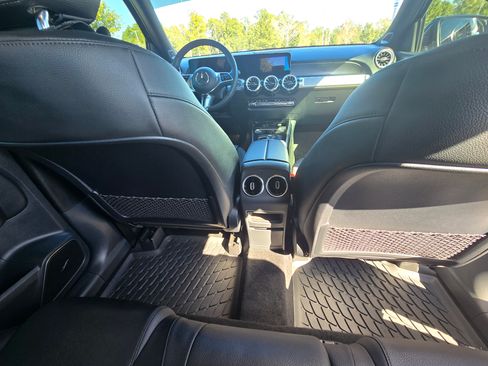 Used 2024 Mercedes-Benz GLB 250 250 4MATIC Sport Utility 4D image 10