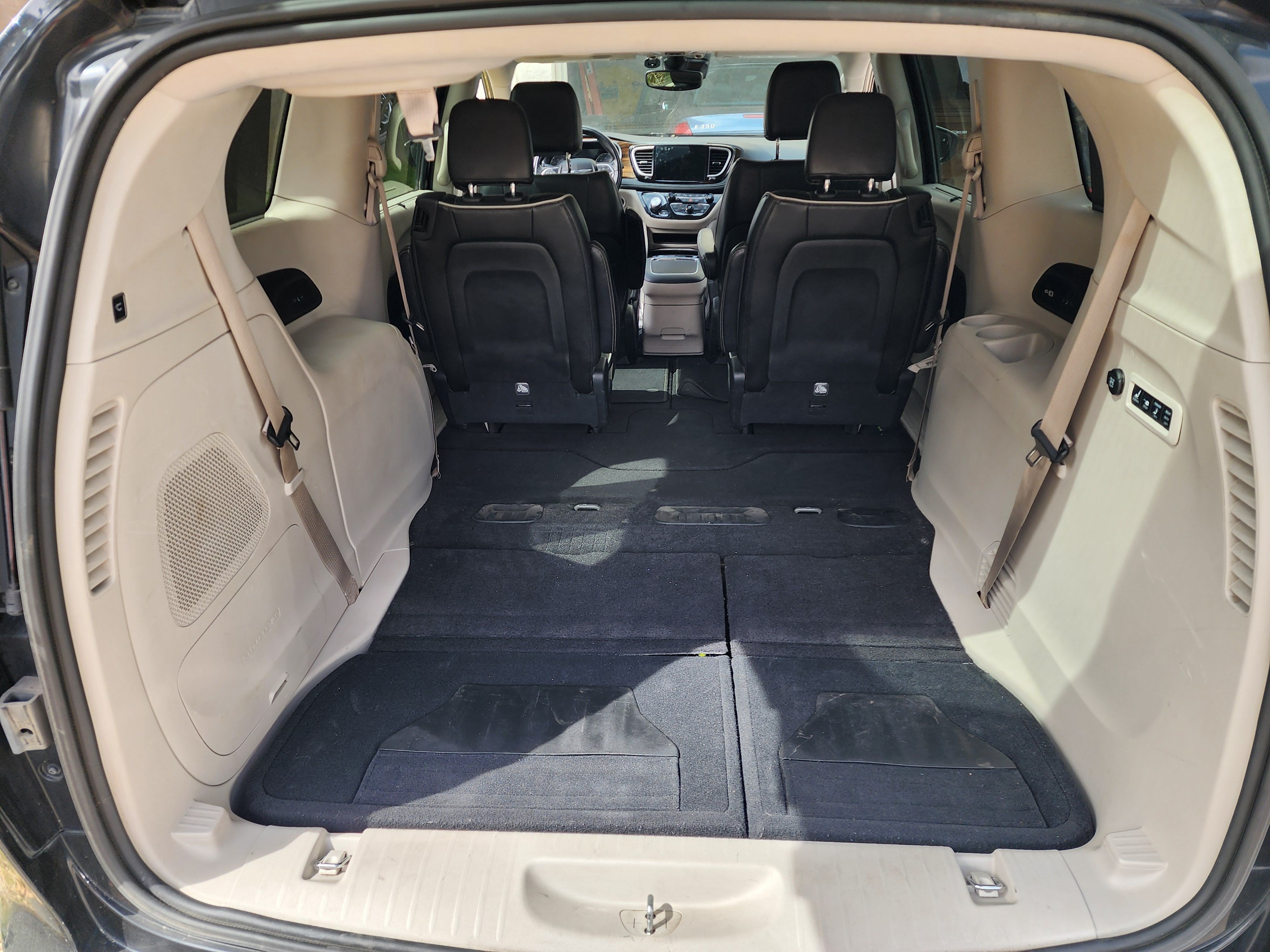 Used 2022 Chrysler Pacifica Limited FWD image 11