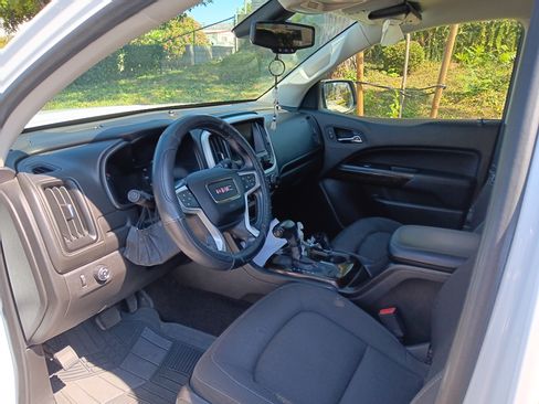 Used 2015 GMC Canyon SLE w/ SLE Convenience Package image 4