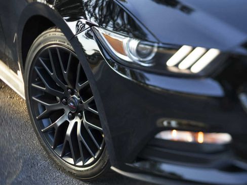 Used 2016 Ford Mustang Coupe image 2