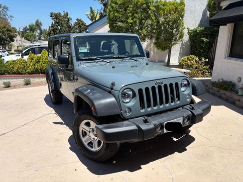 Used 2015 Jeep Wrangler Unlimited Sport w/ Connectivity Group AWD/4WD image 1