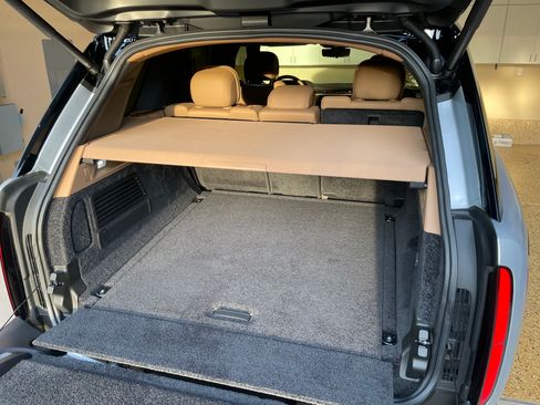 Used 2025 Land Rover Range Rover SE image 11