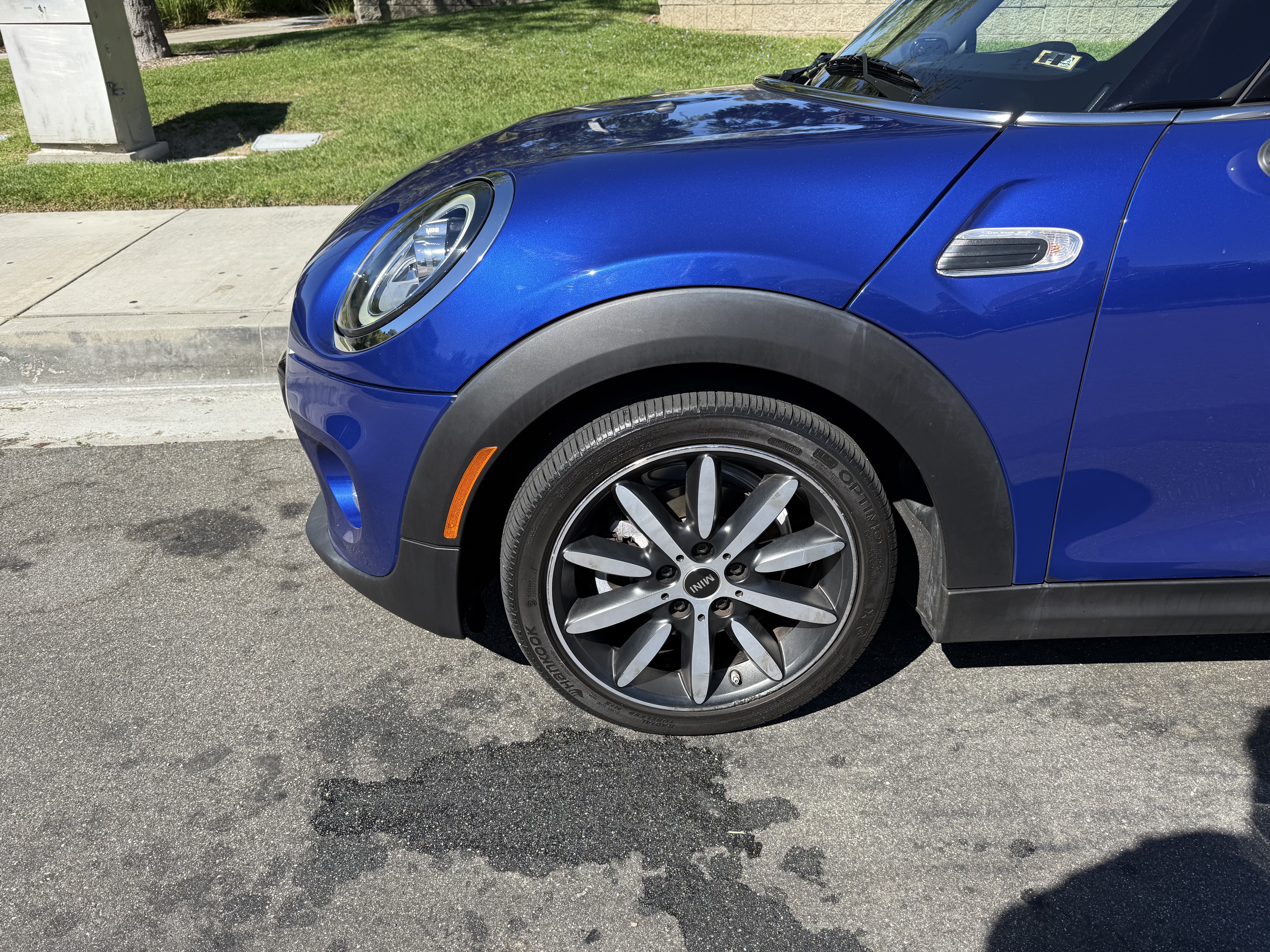 Used 2019 MINI Cooper 2-Door Hardtop w/ Storage Package FWD image 4
