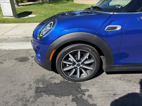 Used 2019 MINI Cooper 2-Door Hardtop w/ Storage Package FWD image 4