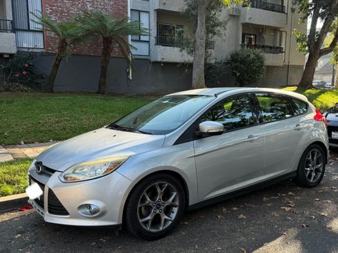 Used 2014 Ford Focus SE w/ Equipment Group 201A image 2