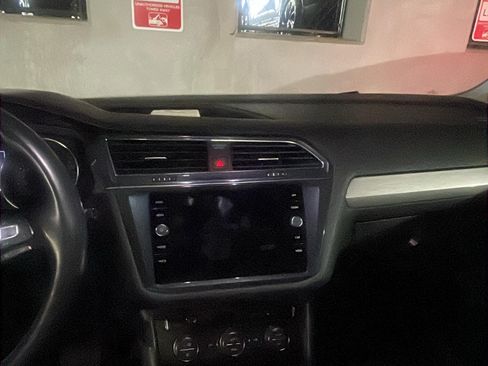 Used 2019 Volkswagen Tiguan SE w/ Panoramic Sunroof Package FWD image 5