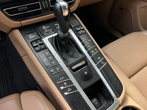 Used 2020 Porsche Macan image 12