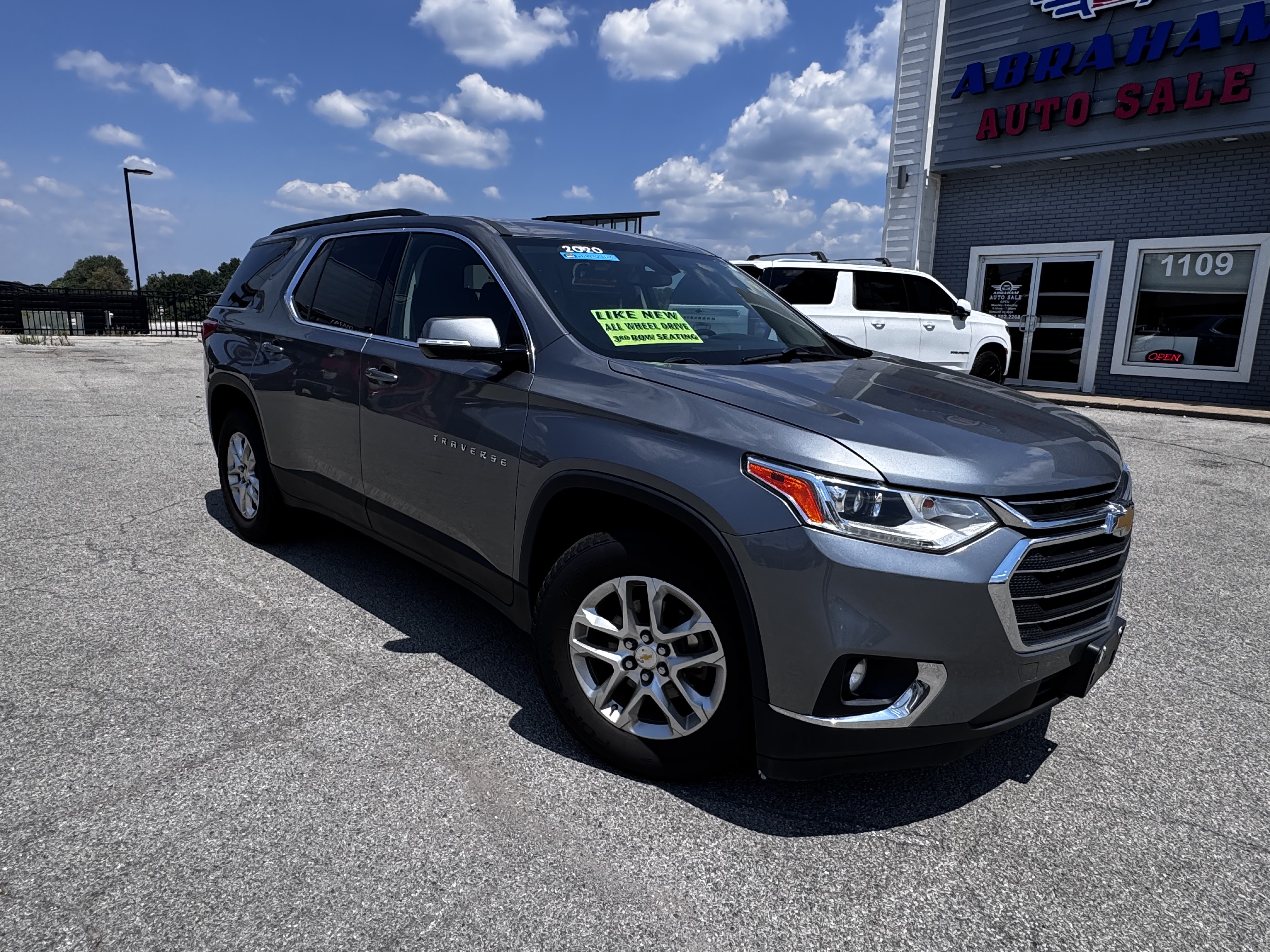 Used 2020 Chevrolet Traverse LT AWD/4WD image 1