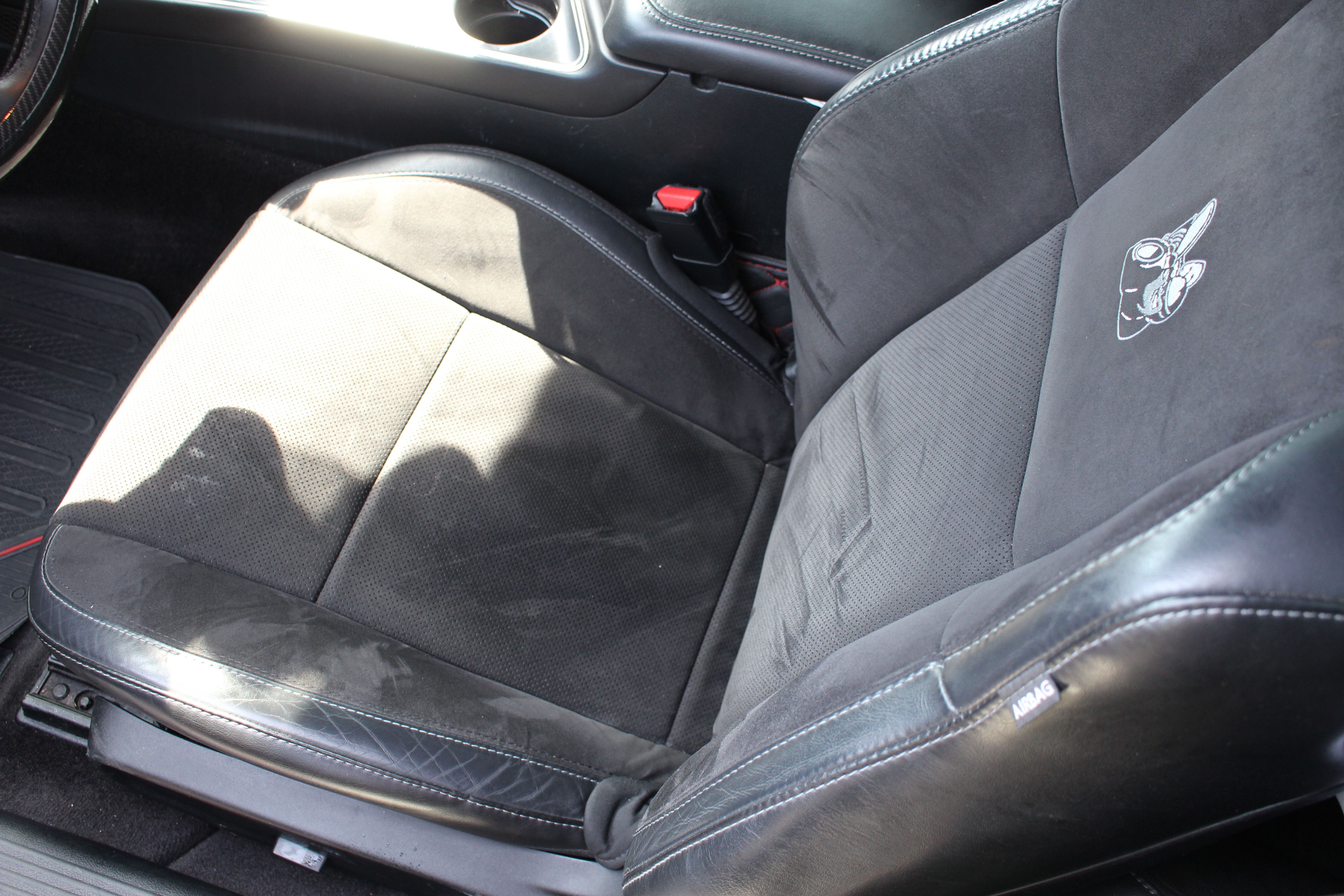 Used 2018 Dodge Challenger R/T Scat Pack w/ Leather Interior Group RWD image 14
