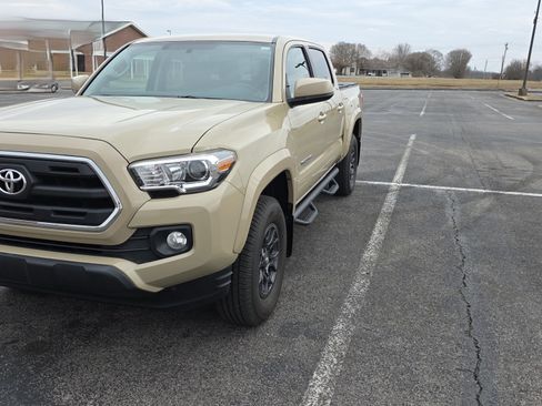 Used 2017 Toyota Tacoma SR5 w/ Tow Package image 2