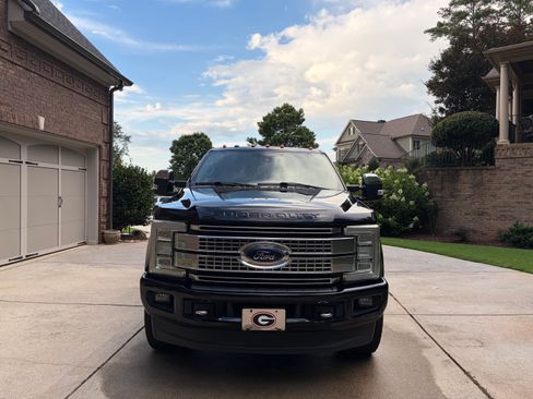 Used 2017 Ford F250 Platinum AWD/4WD image 2