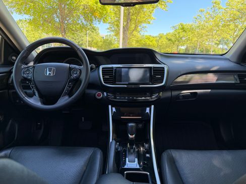 Used 2017 Honda Accord EX-L image 12