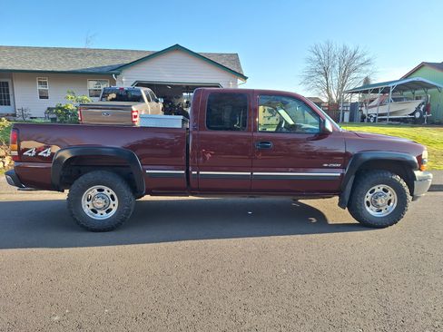 Used 2000 Chevrolet Silverado 2500 LS image 8