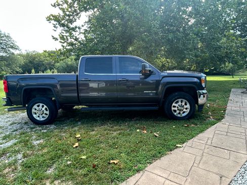 Used 2016 GMC Sierra 2500 SLE w/ SLE Preferred Package AWD/4WD image 1