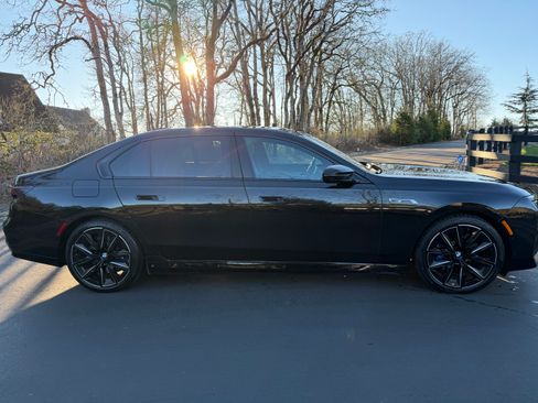 Used 2024 BMW i7 M70 image 5