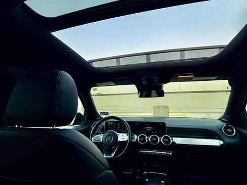 Used 2021 Mercedes-Benz GLB 250 4MATIC w/ AMG Line image 11