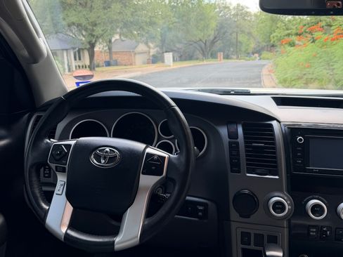 Used 2017 Toyota Sequoia SR5 w/ Premium Package RWD image 5