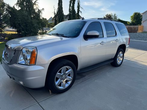 Used 2011 GMC Yukon SLT AWD/4WD image 1