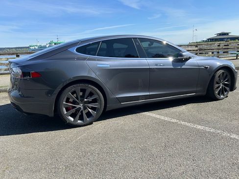 Used 2020 Tesla Model S Long Range Plus image 2