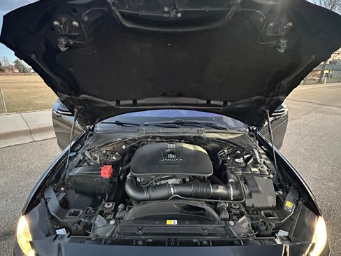 Used 2017 Jaguar XE image 8