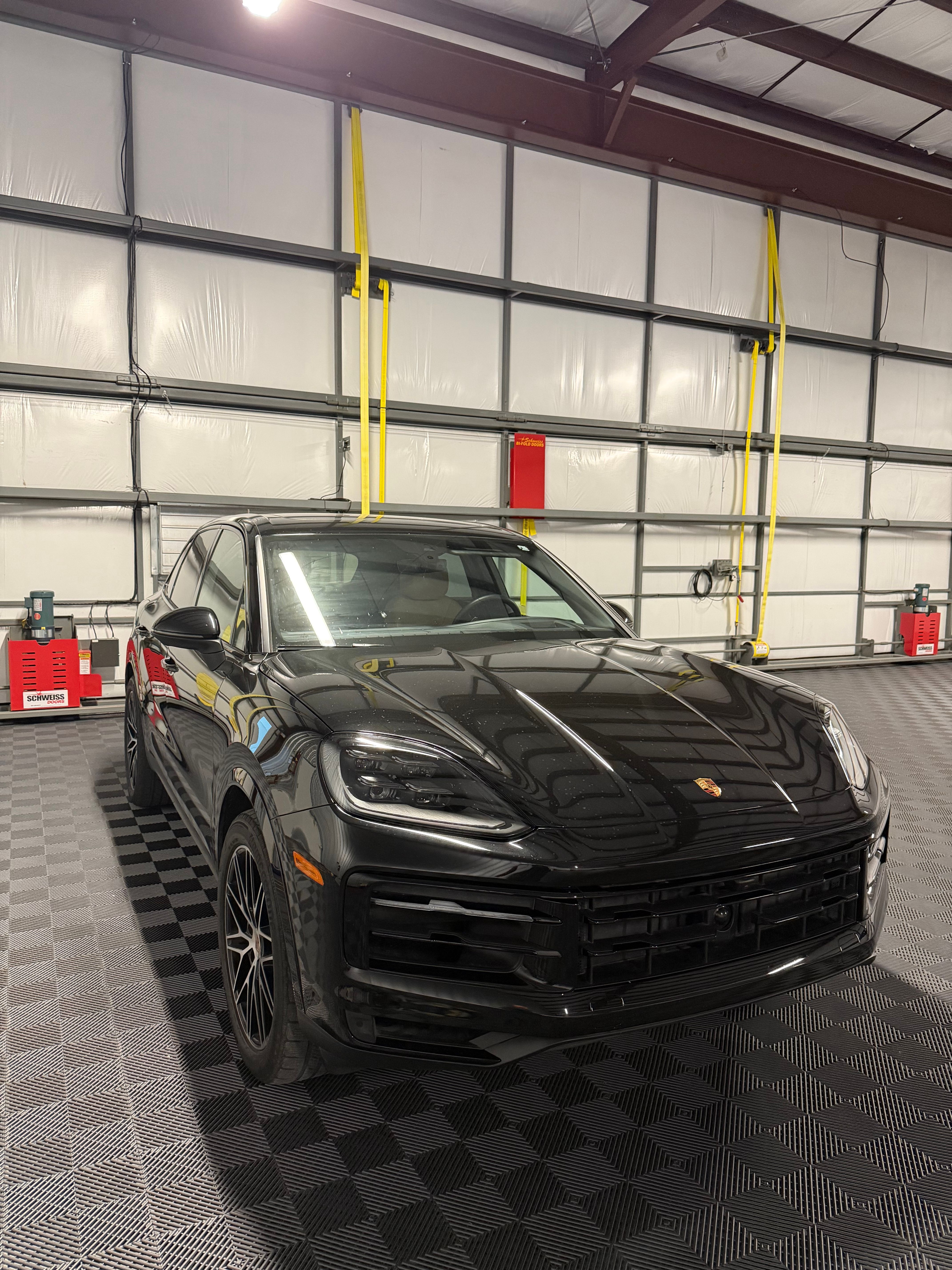 Used 2025 Porsche Cayenne AWD/4WD image 2